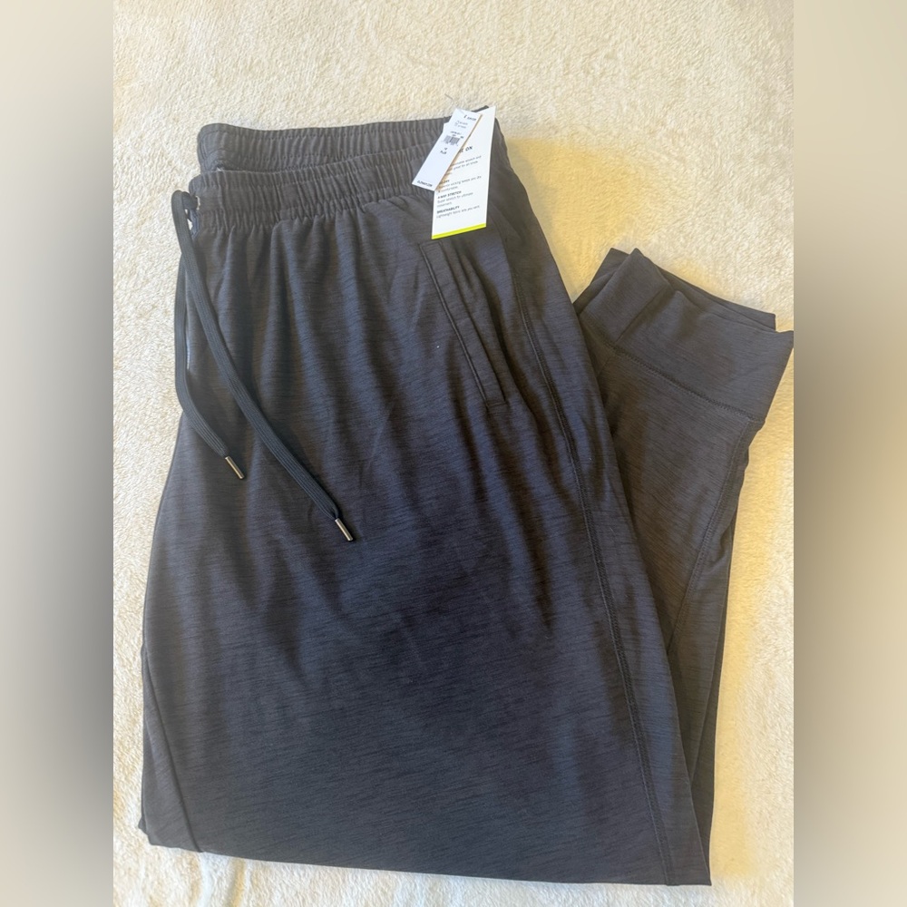 NWT OLD NAVY BREATHE WOMENZ 1X GRAY JOGGERS